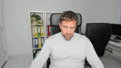 johnnydough82 online show from December 4, 8:01 am