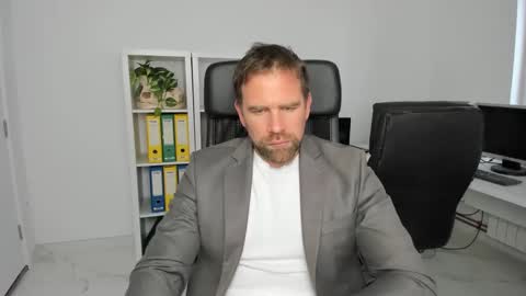 johnnydough82 online show from December 6, 8:59 am