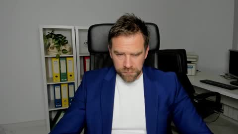 johnnydough82 online show from December 12, 5:42 am