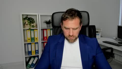 johnnydough82 online show from December 12, 8:47 am