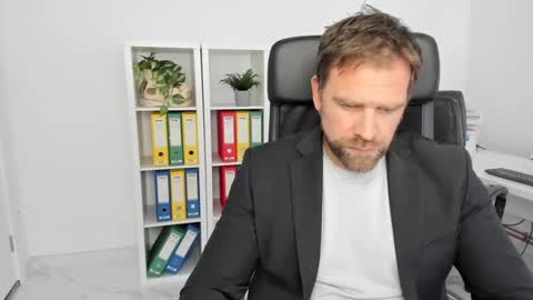 johnnydough82 online show from December 17, 8:12 am