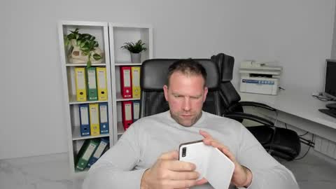 johnnydough82 online show from December 24, 7:33 pm