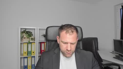 johnnydough82 online show from December 27, 6:03 am