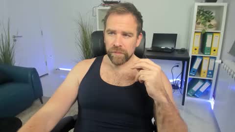 johnnydough82 online show from December 3, 9:18 am