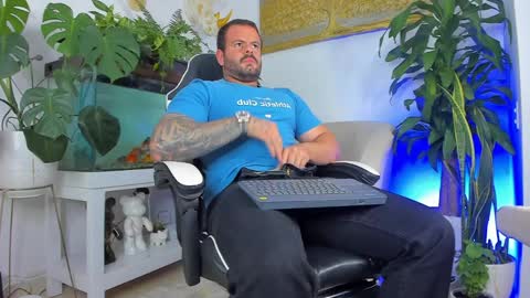 Snapshot of johnnygrayson_ chatting on April 9, 11:32 pm JOHNNY online show from April 9, 11:32 pm