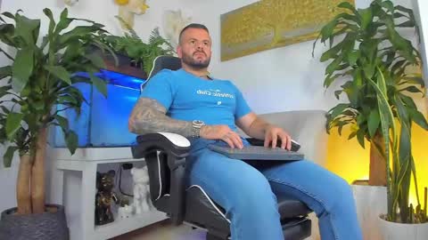 Snapshot of johnnygrayson_ chatting on April 14, 12:49 am JOHNNY online show from April 14, 12:49 am