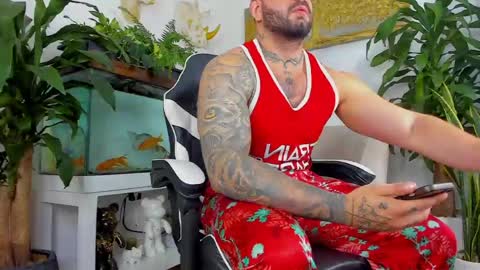 Snapshot of johnnygrayson_ chatting on April 18, 3:16 pm JOHNNY online show from April 18, 3:16 pm