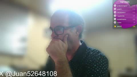 Snapshot of johnq_23 chatting on December 13, 7:43 pm John online show from December 13, 7:43 pm