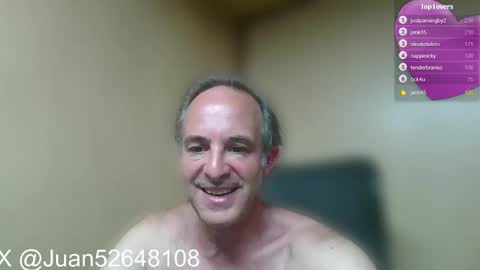Snapshot of johnq_23 chatting on December 17, 4:43 pm John online show from December 17, 4:43 pm