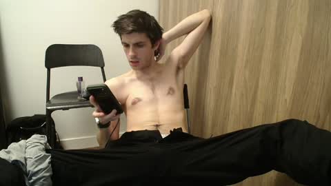 Snapshot of johnresmain chatting on April 6, 12:08 am johnresmain online show from April 6, 12:08 am