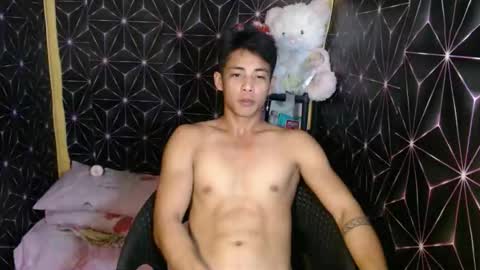 Snapshot of johnydestroyer chatting on December 17, 8:42 am johnydestroyer online show from December 17, 8:42 am