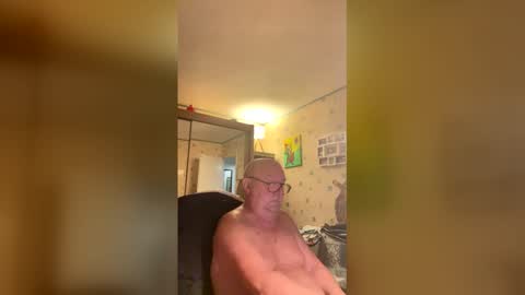 Snapshot of jojo60000529566 chatting on February 13, 7:48 am jojo60000529566 online show from February 13, 7:48 am