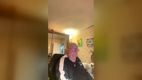 Snapshot of jojo60000529566 chatting on February 25, 6:34 am jojo60000529566 online show from February 25, 6:34 am