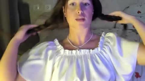 Snapshot of jojoandjena chatting on June 10, 7:13 pm Jojo and Jena online show from June 10, 7:13 pm