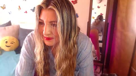 Snapshot of jolie_mature_ chatting on October 16, 9:05 pm Jolie Mature online show from October 16, 9:05 pm