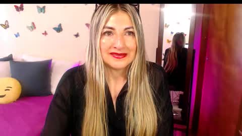 Snapshot of jolie_mature_ chatting on November 7, 8:09 pm Jolie Mature online show from November 7, 8:09 pm