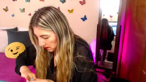 Snapshot of jolie_mature_ chatting on November 20, 8:41 pm Jolie Mature online show from November 20, 8:41 pm