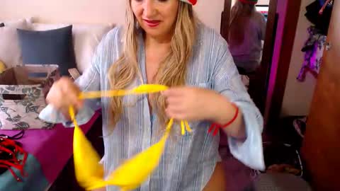 Snapshot of jolie_mature_ chatting on December 13, 9:20 pm Jolie Mature online show from December 13, 9:20 pm