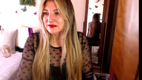 Jolie Mature online show from June 2, 9:17 pm