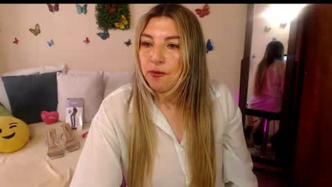 Jolie Mature online show from June 30, 9:05 pm