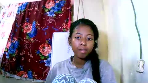 joliekah27 online show from January 14, 2:00 pm