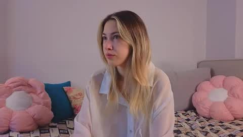 Snapshot of jolyndeb chatting on September 29, 11:37 am Viola online show from September 29, 11:37 am