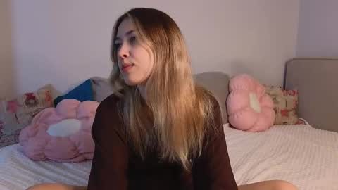 Snapshot of jolyndeb chatting on October 5, 11:30 am Viola online show from October 5, 11:30 am