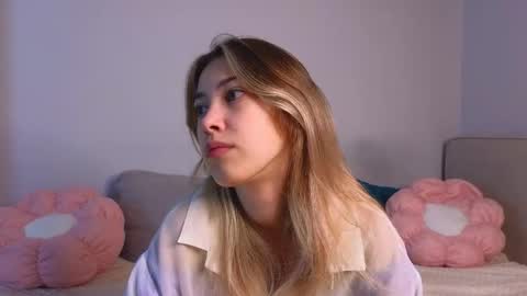 Snapshot of jolyndeb chatting on October 6, 11:18 am Viola online show from October 6, 11:18 am