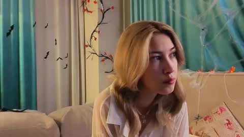 Snapshot of jolyndeb chatting on November 1, 11:01 am Viola online show from November 1, 11:01 am