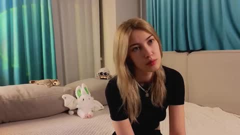 Snapshot of jolyndeb chatting on November 2, 11:12 am Viola online show from November 2, 11:12 am