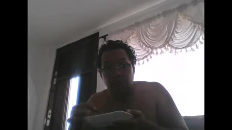 Snapshot of jon323th chatting on October 26, 6:14 pm jon323th online show from October 26, 6:14 pm