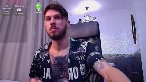 Snapshot of jonahshaw chatting on September 11, 6:24 am JonahShaw online show from September 11, 6:24 am