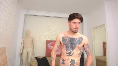 Snapshot of jonahshaw chatting on September 26, 4:27 am JonahShaw online show from September 26, 4:27 am