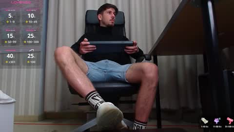 Snapshot of jonahshaw chatting on September 29, 4:17 am JonahShaw online show from September 29, 4:17 am