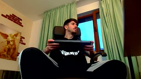 Snapshot of jonahshaw chatting on September 30, 4:28 am JonahShaw online show from September 30, 4:28 am