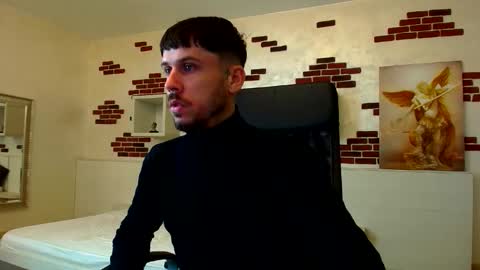 Snapshot of jonahshaw chatting on October 3, 5:15 am JonahShaw online show from October 3, 5:15 am