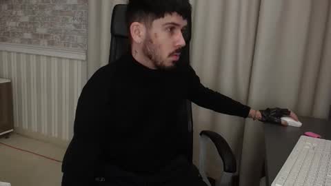 Snapshot of jonahshaw chatting on October 19, 4:13 am JonahShaw online show from October 19, 4:13 am