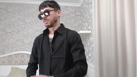 Snapshot of jonahshaw chatting on October 25, 4:31 am JonahShaw online show from October 25, 4:31 am