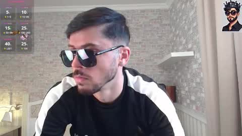 Snapshot of jonahshaw chatting on October 30, 5:31 am JonahShaw online show from October 30, 5:31 am