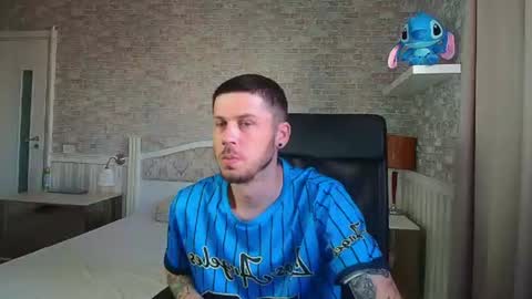 Snapshot of jonahshaw chatting on July 6, 5:15 am JonahShaw online show from July 6, 5:15 am