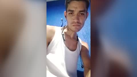 Snapshot of jonalberto072 chatting on August 5, 7:33 am jonalberto072 online show from August 5, 7:33 am