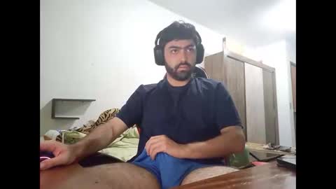 Snapshot of jonasf2525 chatting on December 3, 2:41 am jonasf2525 online show from December 3, 2:41 am