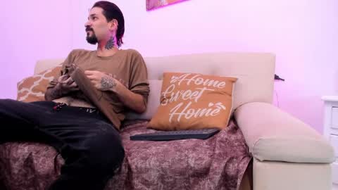 Snapshot of jonathan_sinn chatting on June 4, 3:23 am jonathan_sinn online show from June 4, 3:23 am