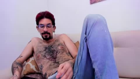 Snapshot of jonathan_sinn chatting on June 5, 4:52 am jonathan_sinn online show from June 5, 4:52 am