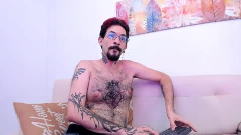 Snapshot of jonathan_sinn chatting on June 6, 3:44 am jonathan_sinn online show from June 6, 3:44 am