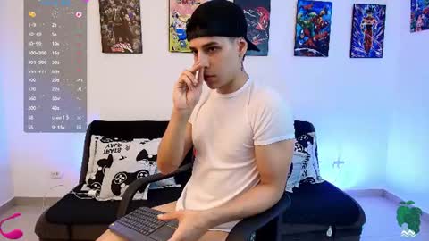 Instagram jonathanfit14 online show from July 6, 11:07 pm