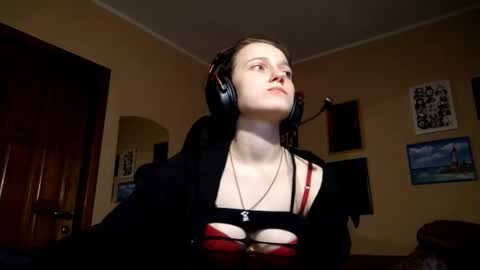 Snapshot of jonellecogburn chatting on December 17, 9:10 pm Mia online show from December 17, 9:10 pm