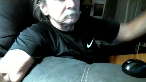 Snapshot of jonelvis6543 chatting on April 15, 8:54 am Jonelvis123456 online show from April 15, 8:54 am