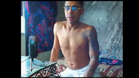 Snapshot of jonesjoness15 chatting on October 21, 7:03 pm jonesjoness15 online show from October 21, 7:03 pm