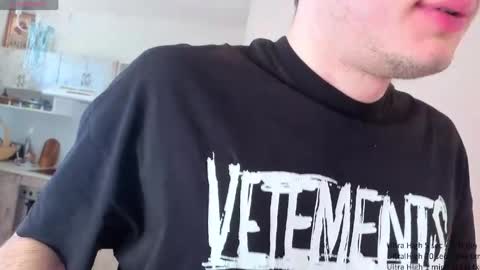 Snapshot of jonhy_merlin chatting on April 9, 1:49 pm jonhy_merlin online show from April 9, 1:49 pm